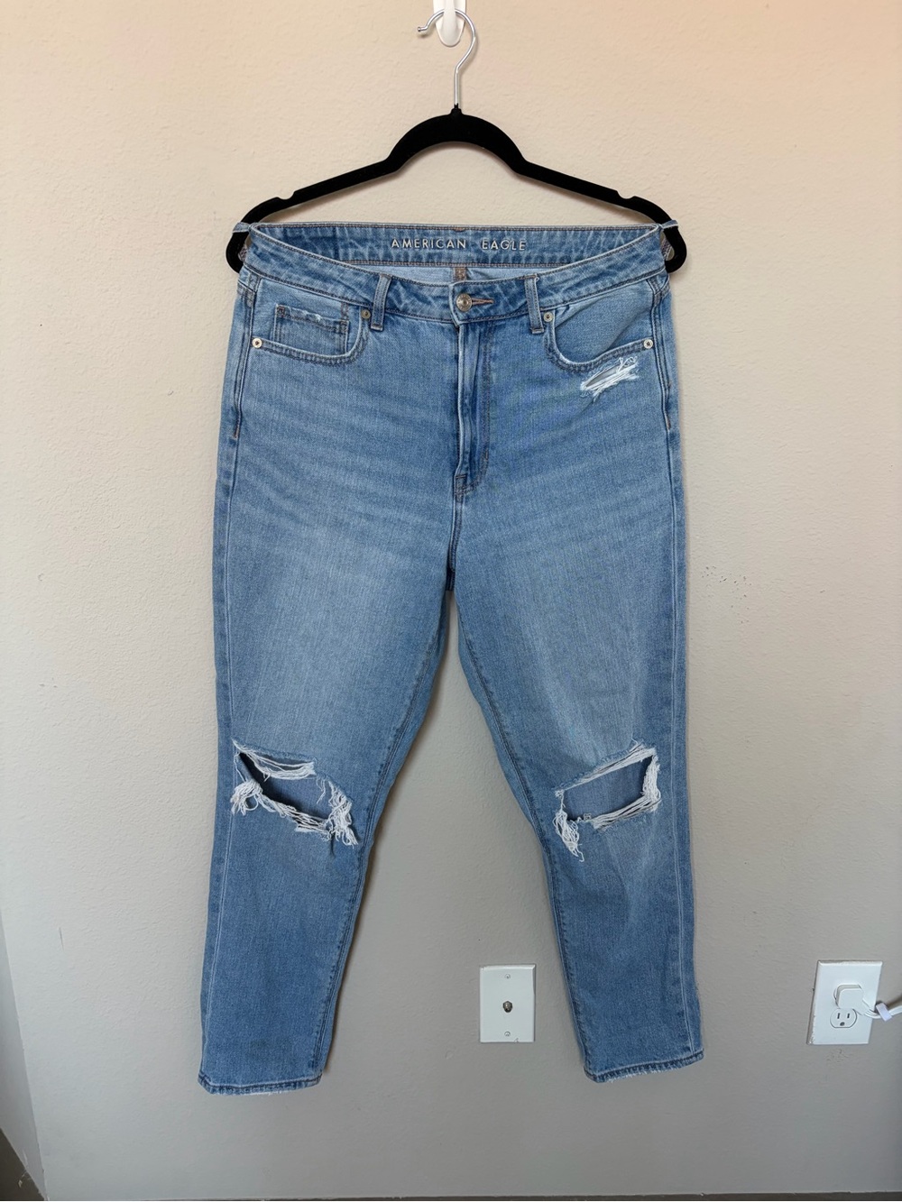 American Eagle Outfitters Light Blue Distressed Boyfriend Jeans